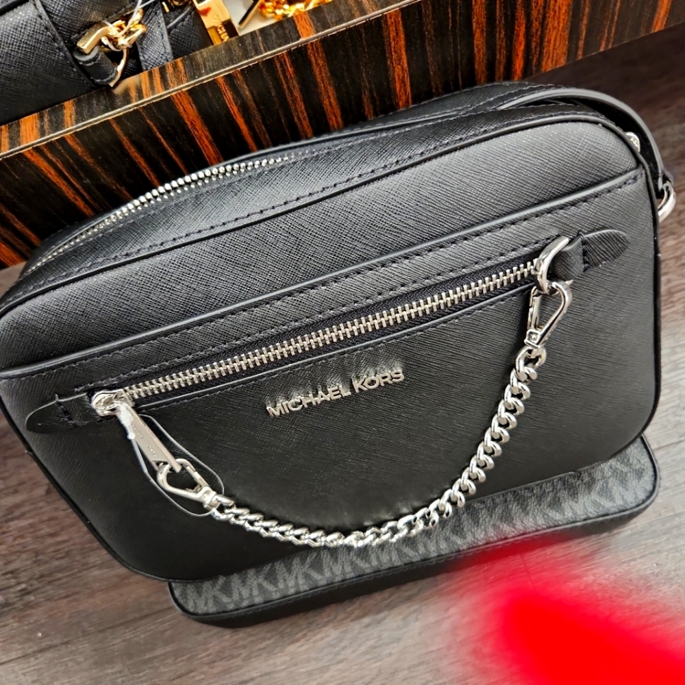 Michael kors crossbody